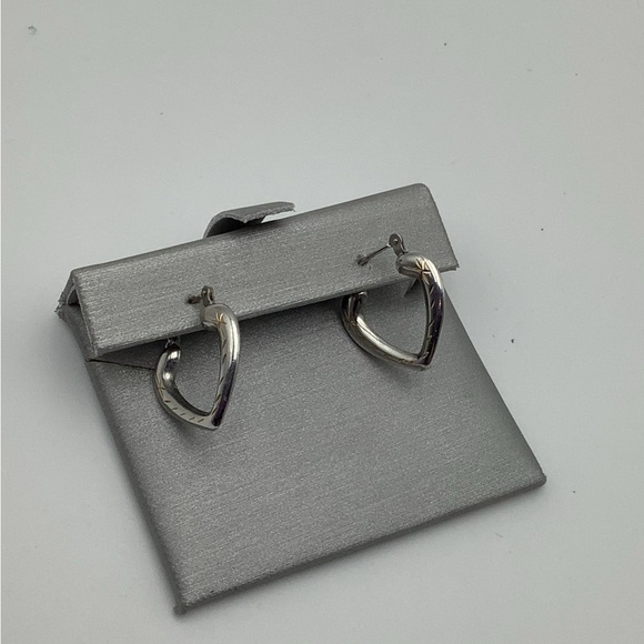 Vintage 14kt White Gold etched hoop earrings - Picture 5 of 6